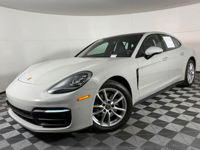 2022 Porsche Panamera Base's photo