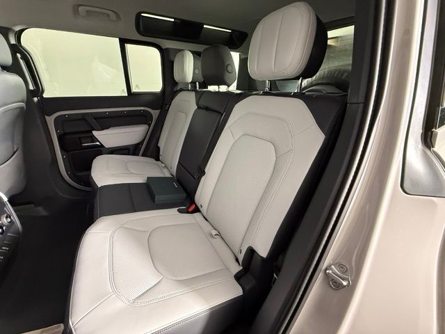 2026 Land Rover Defender X - Photo 20