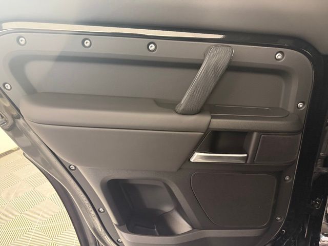 2026 Land Rover Defender V8 - Photo 23