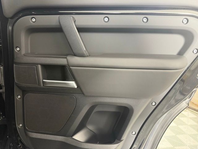 2026 Land Rover Defender V8 - Photo 28
