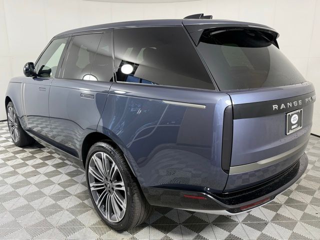 2025 Land Rover Range Rover SE photo 4