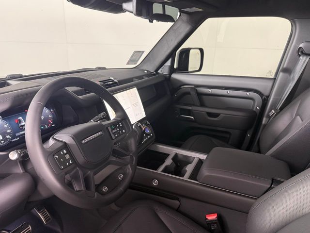 2026 Land Rover Defender V8 - Photo 16