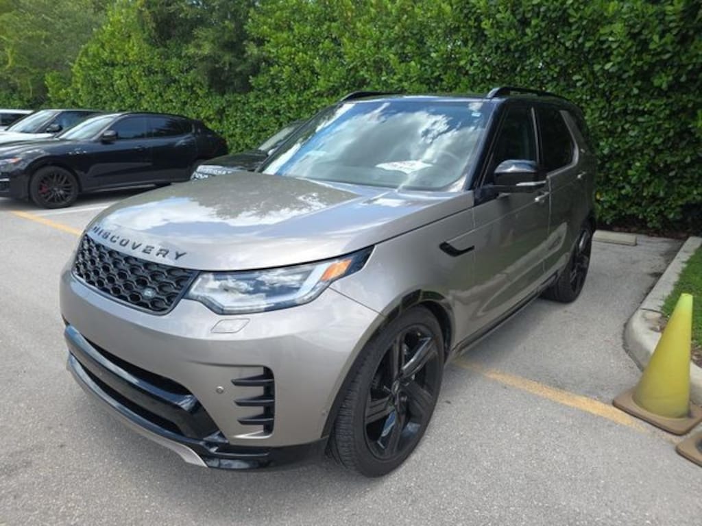Used 2024 Land Rover Discovery Dynamic SE SUV