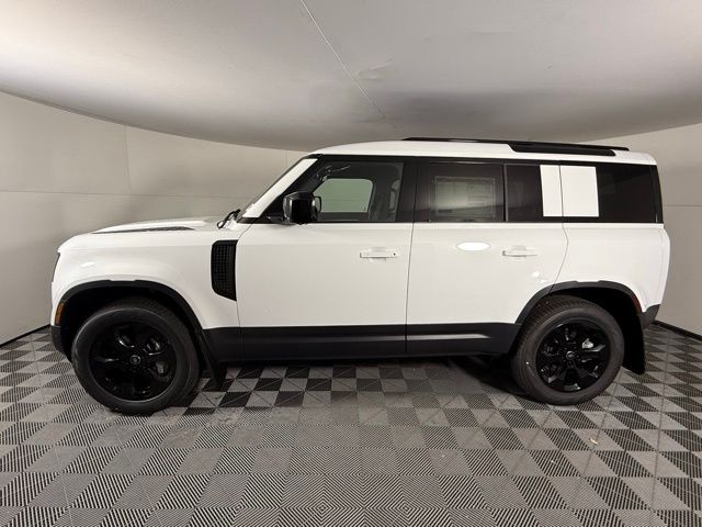 2025 Land Rover Defender 110 S photo 3
