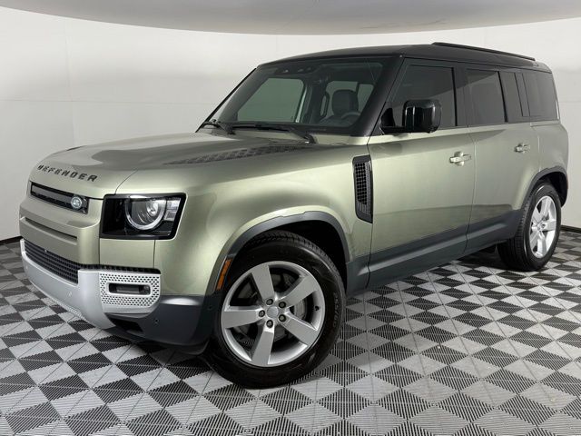 2025 Land Rover Defender S's photo