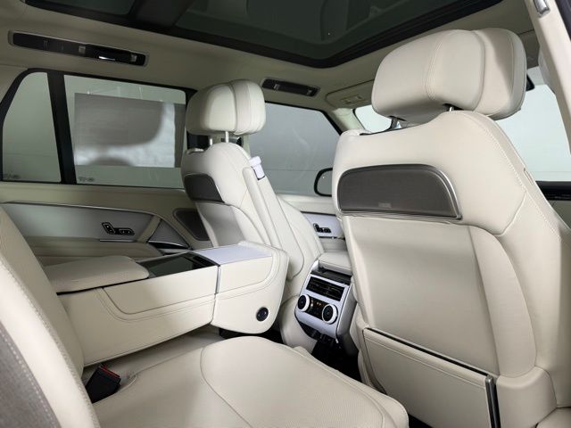 2026 Land Rover Range Rover SV - Photo 32
