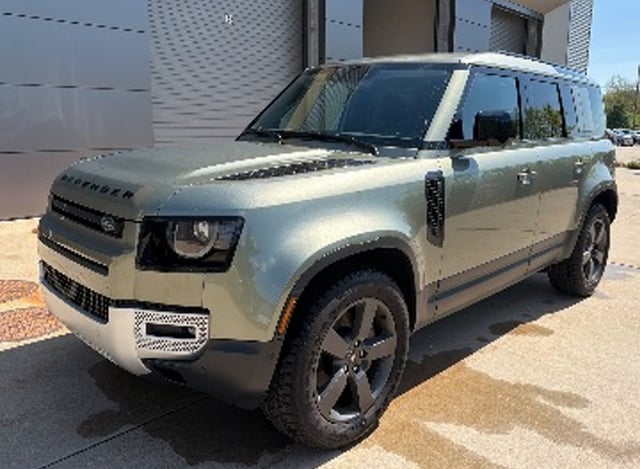 2025 Land Rover Defender 110 S P300's photo