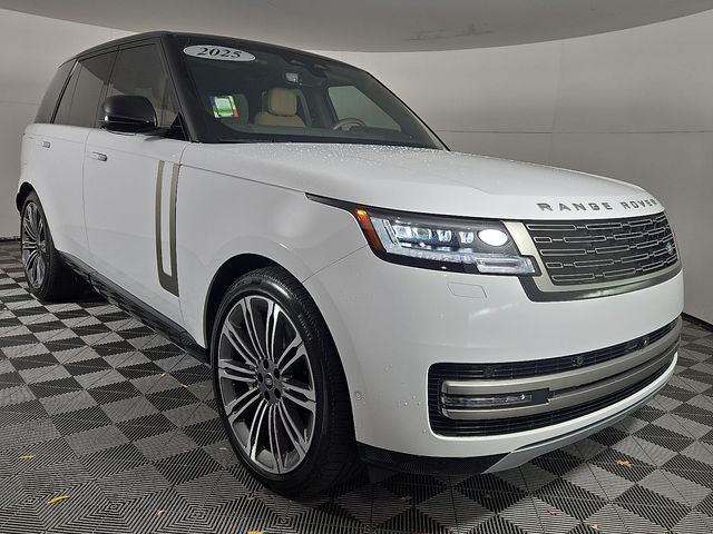 2025 Land Rover Range Rover SE photo 3