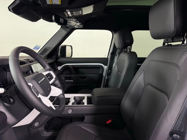2025 Land Rover Defender 130 X-Dynamic SE photo 4