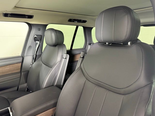 2025 Land Rover Range Rover SE - Photo 16
