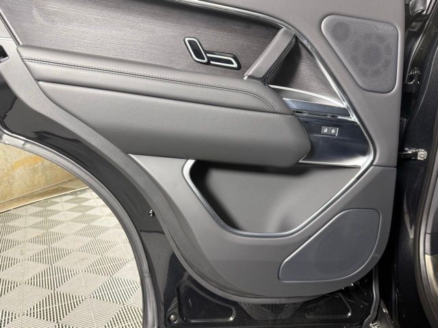 2025 Land Rover Range Rover SE - Photo 23