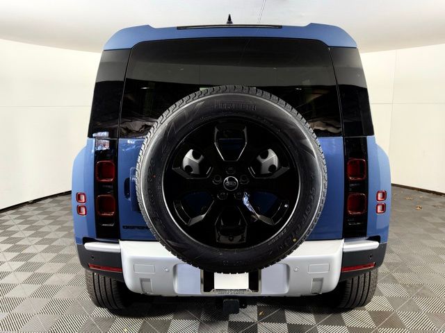 2025 Land Rover Defender 110 S photo 3