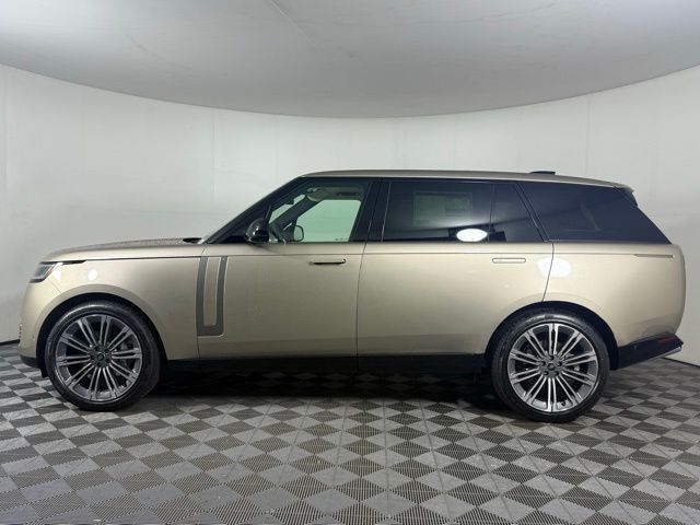 2025 Land Rover Range Rover SE photo 3