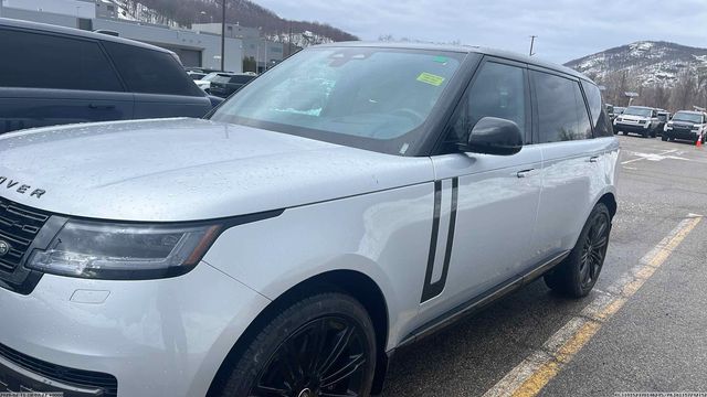 2025 Land Rover Range Rover SE