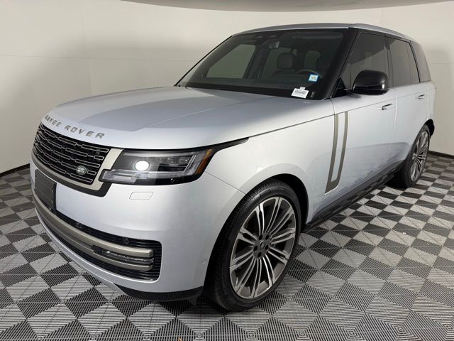 2025 Land Rover Range Rover SE photo 3