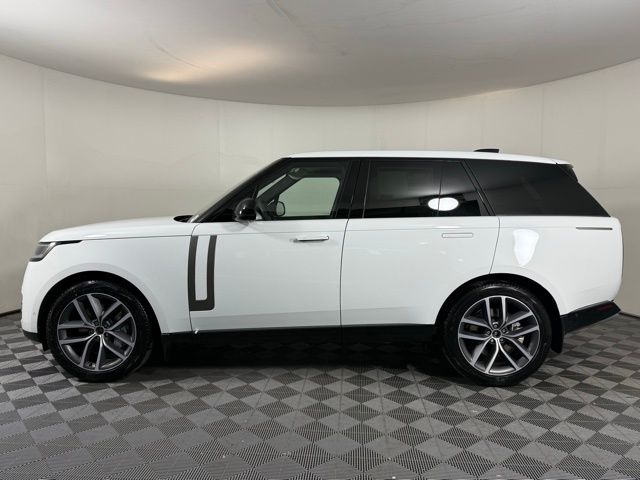 2025 Land Rover Range Rover SE photo 3