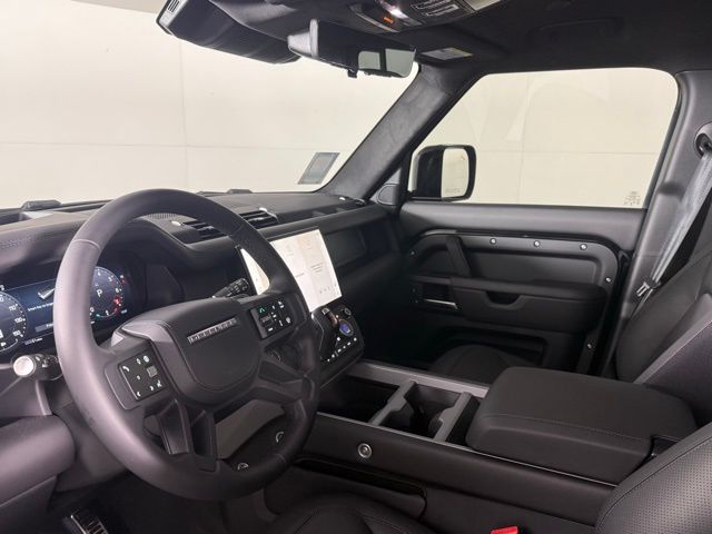 2026 Land Rover Defender V8 - Photo 6