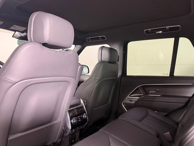 2025 Land Rover Range Rover SE - Photo 25