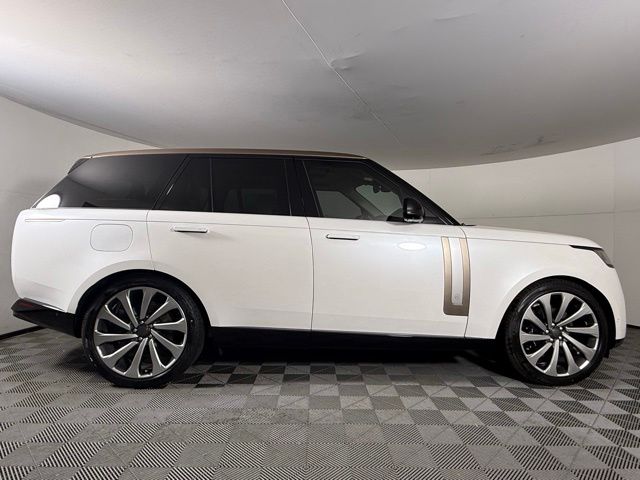 2026 Land Rover Range Rover SV - Photo 10