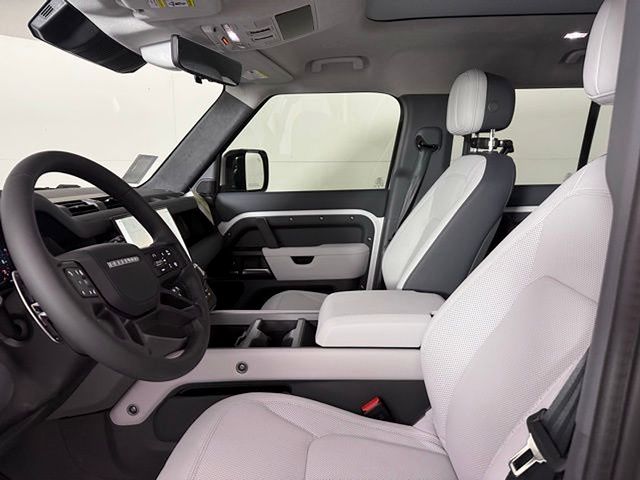 2026 Land Rover Defender V8 - Photo 17