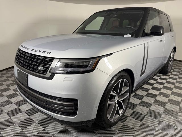 2025 Land Rover Range Rover SE photo 3