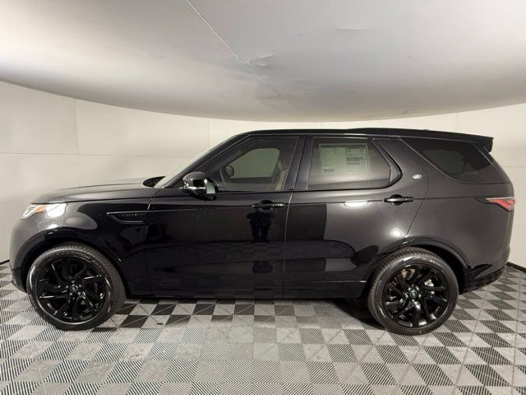 Used 2025 Land Rover Discovery Dynamic SE SUV