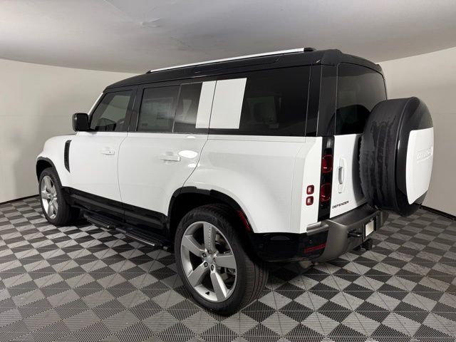 2025 Land Rover Defender X-Dynamic SE photo 4