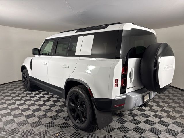 2025 Land Rover Defender 110 S photo 4