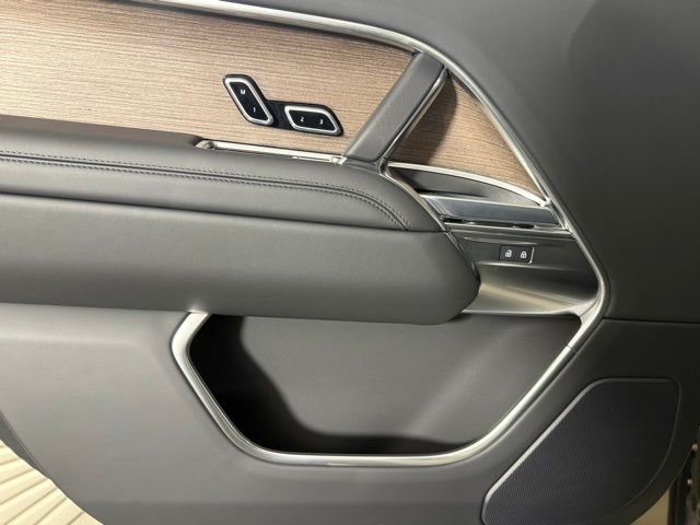 2025 Land Rover Range Rover SE - Photo 15