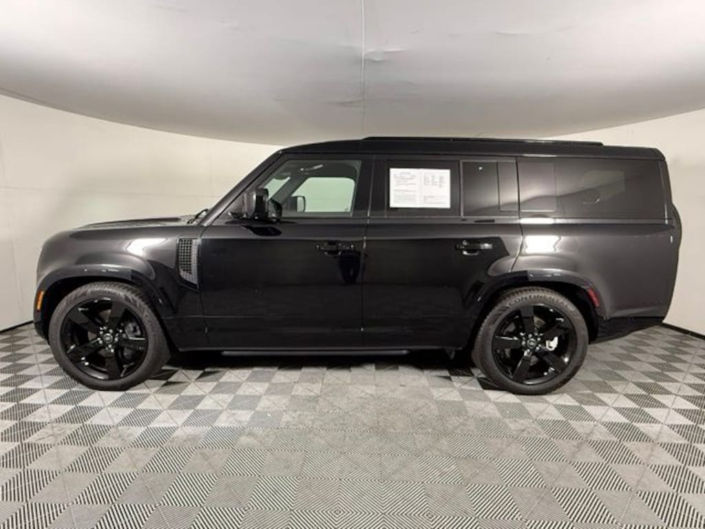 Used 2025 Land Rover Defender 130 X-Dynamic SE SUV