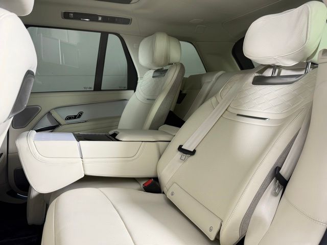 2026 Land Rover Range Rover SV - Photo 25