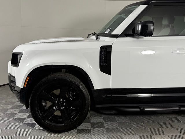 2026 Land Rover Defender V8 - Photo 13