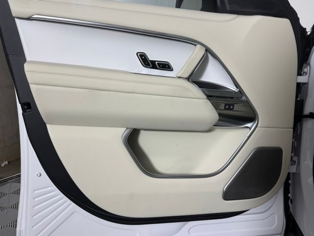 2026 Land Rover Range Rover SV - Photo 15