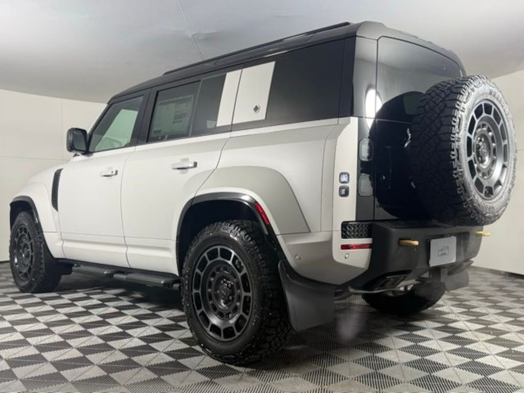 New 2026 Land Rover Defender 110 Octa 635PS SUV