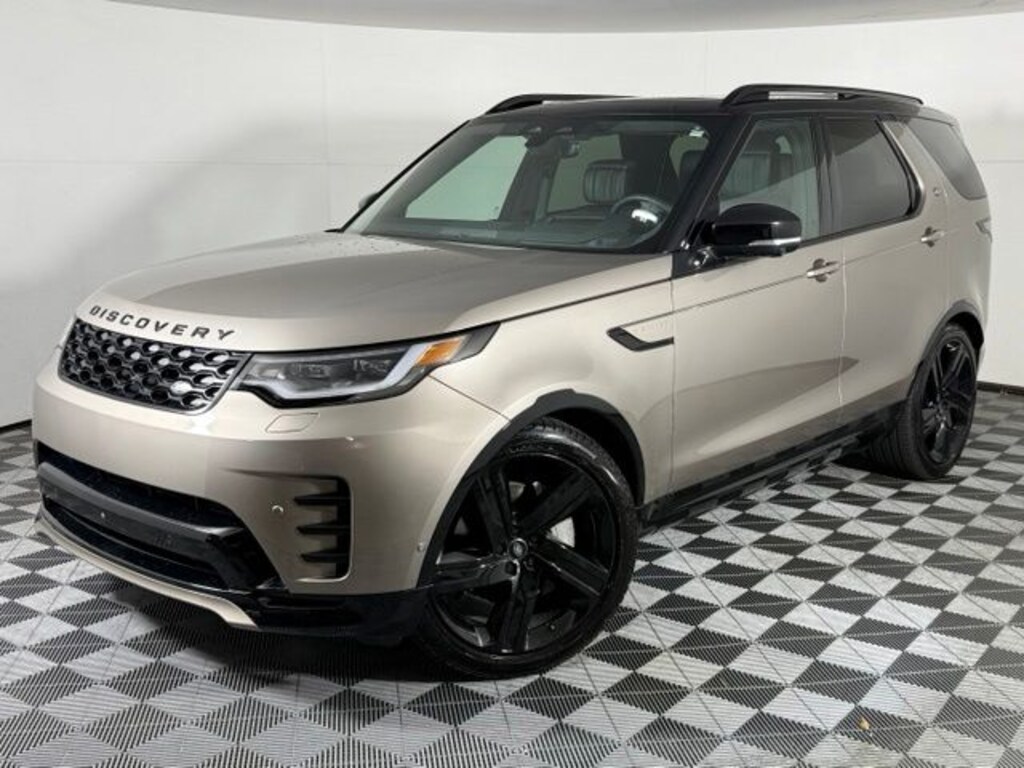 Used 2024 Land Rover Discovery Dynamic SE SUV
