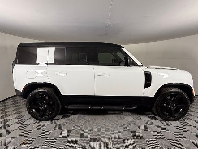 2026 Land Rover Defender V8 - Photo 9