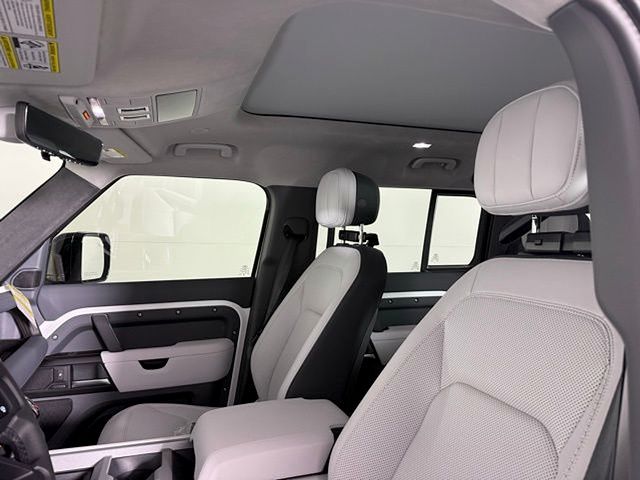 2026 Land Rover Defender V8 - Photo 7