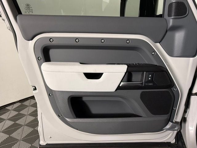 2026 Land Rover Defender X - Photo 21