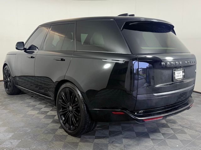 2023 Land Rover Range Rover SE photo 4