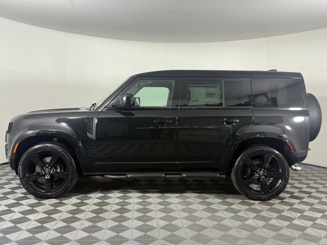 2025 Land Rover Defender 110 V8 photo 3