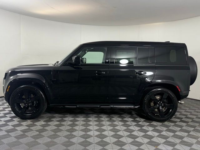 2026 Land Rover Defender 110 V8 photo 2