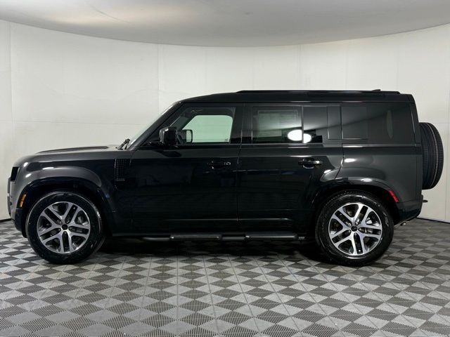 2026 Land Rover Defender 110 X-Dynamic SE photo 3