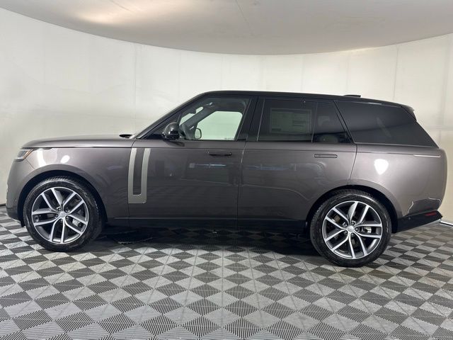 2025 Land Rover Range Rover SE photo 3
