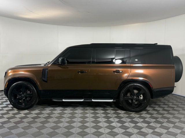 2023 Land Rover Defender 130 X-Dynamic SE photo 3