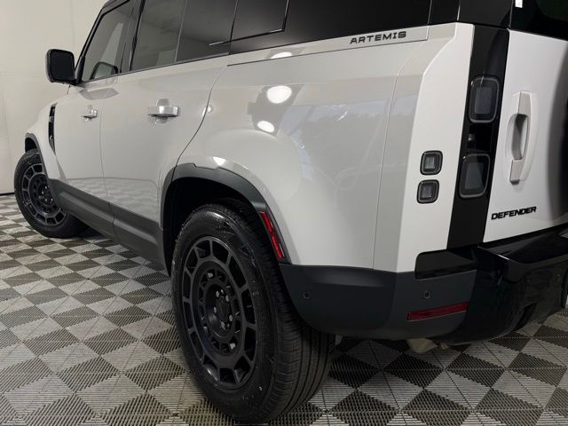 2026 Land Rover Defender S - Photo 8