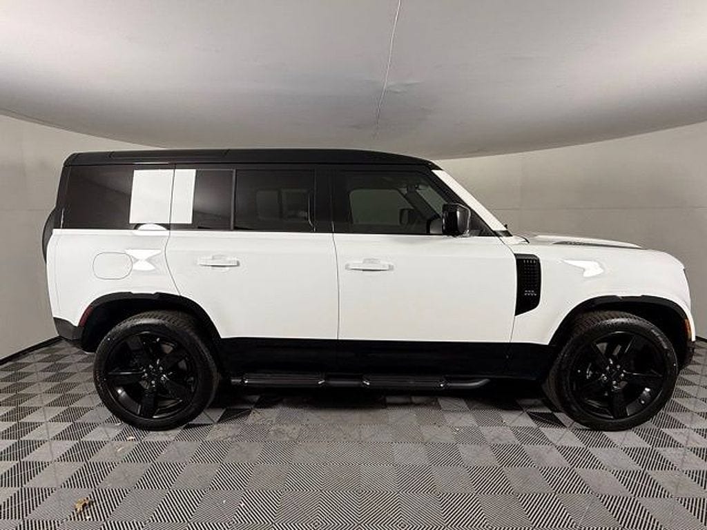 2026 Land Rover Defender V8 - Photo 9