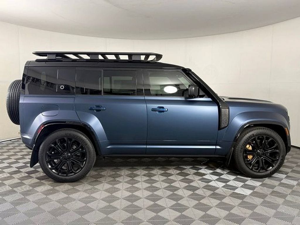 2026 Land Rover Defender OCTA - Photo 7