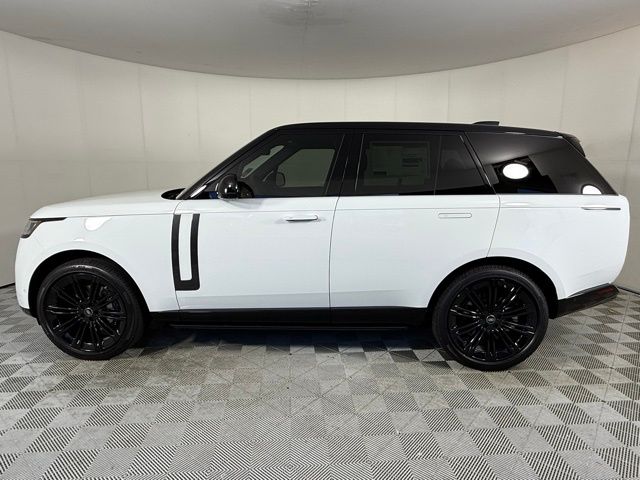 2025 Land Rover Range Rover SE photo 3