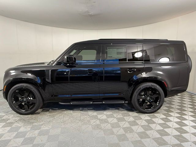 2025 Land Rover Defender 130 V8 photo 3