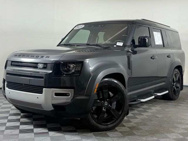 2023 Land Rover Defender SE's photo